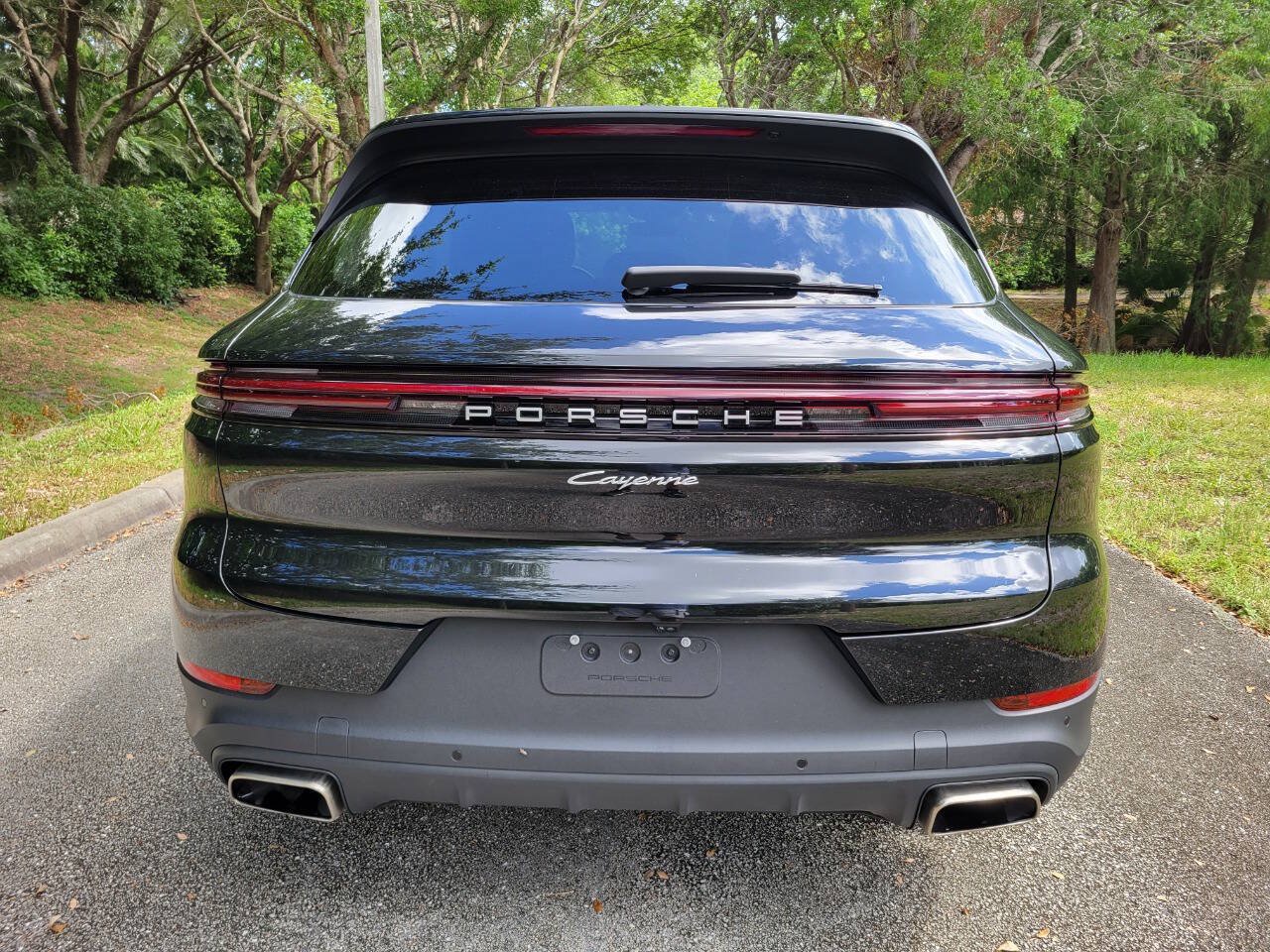 Used 2024 Porsche Cayenne AWD/4WD image 6