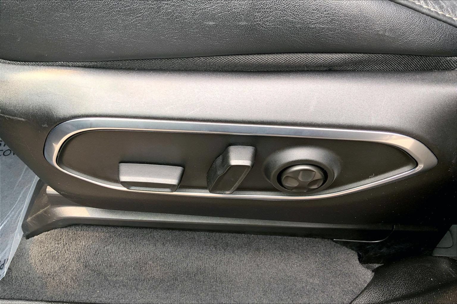Certified 2025 Jeep Wagoneer Series II w/ Premium Group I AWD/4WD image 28