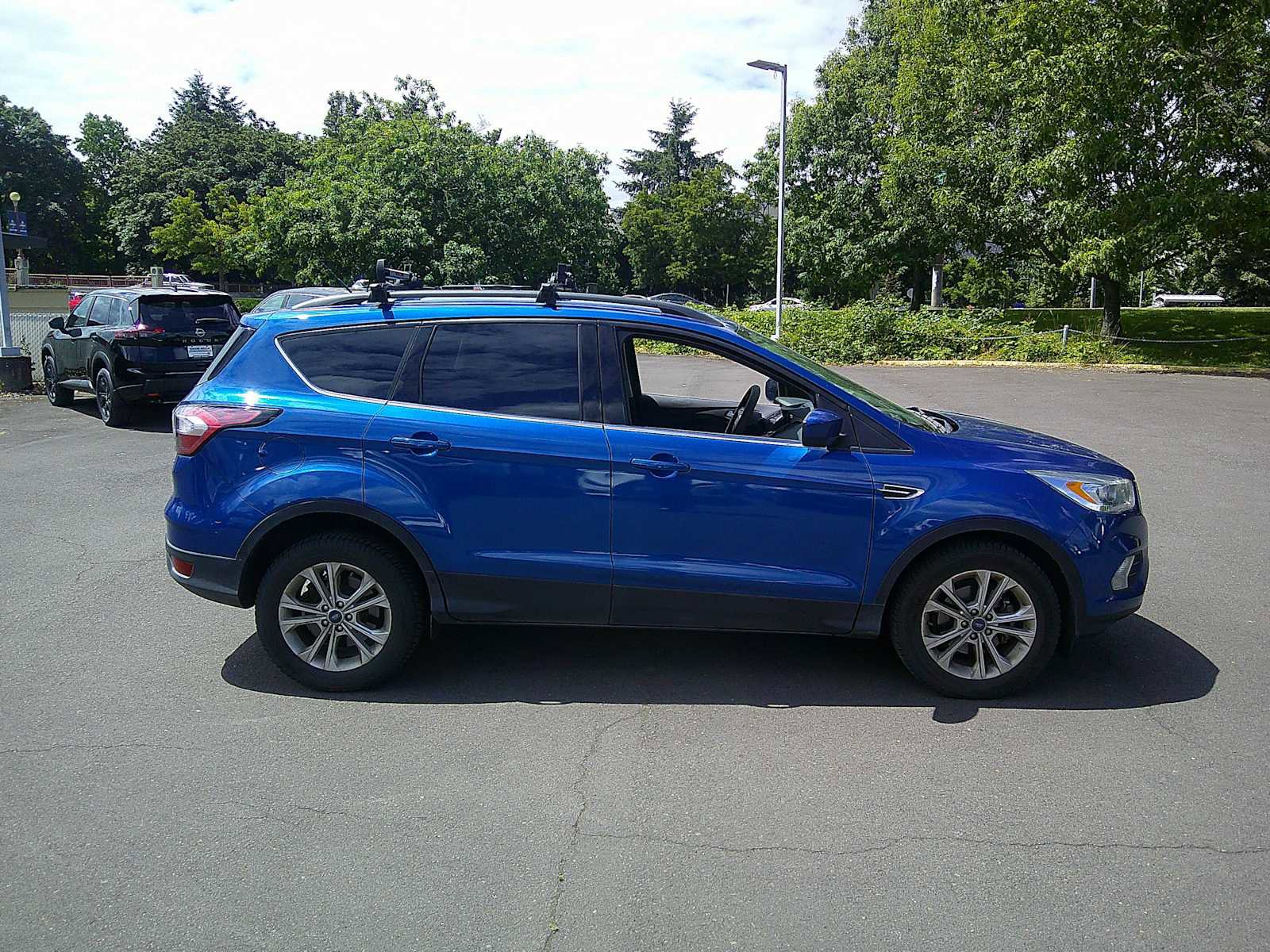 Used 2017 Ford Escape SE w/ Equipment Group 201A FWD image 6