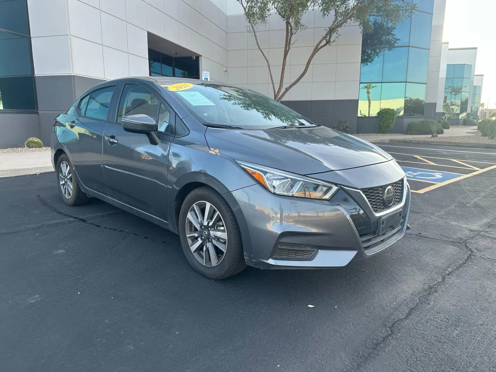 Used 2021 Nissan Versa SV image 3