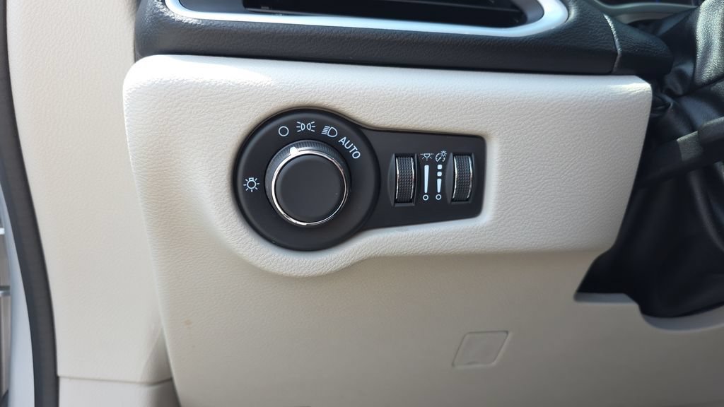 Used 2024 Chrysler Voyager LX FWD image 13