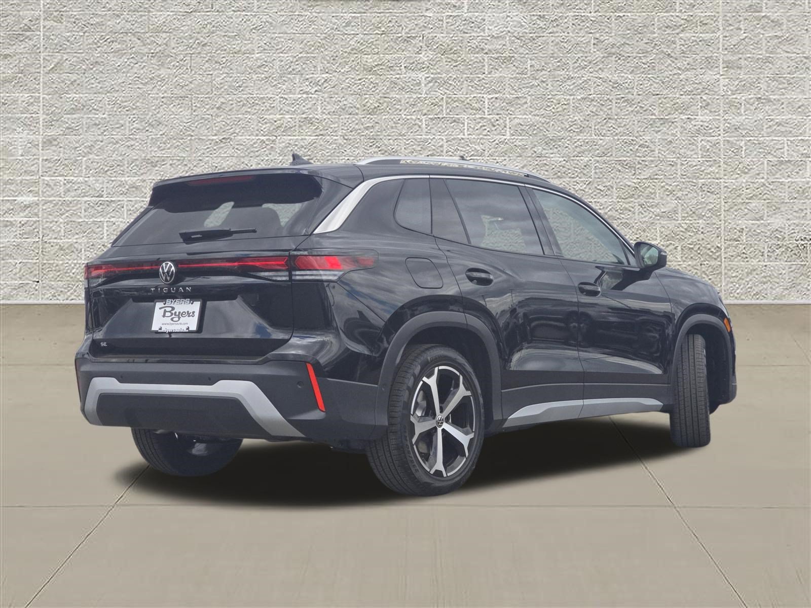 New 2026 Volkswagen Tiguan SE FWD image 7