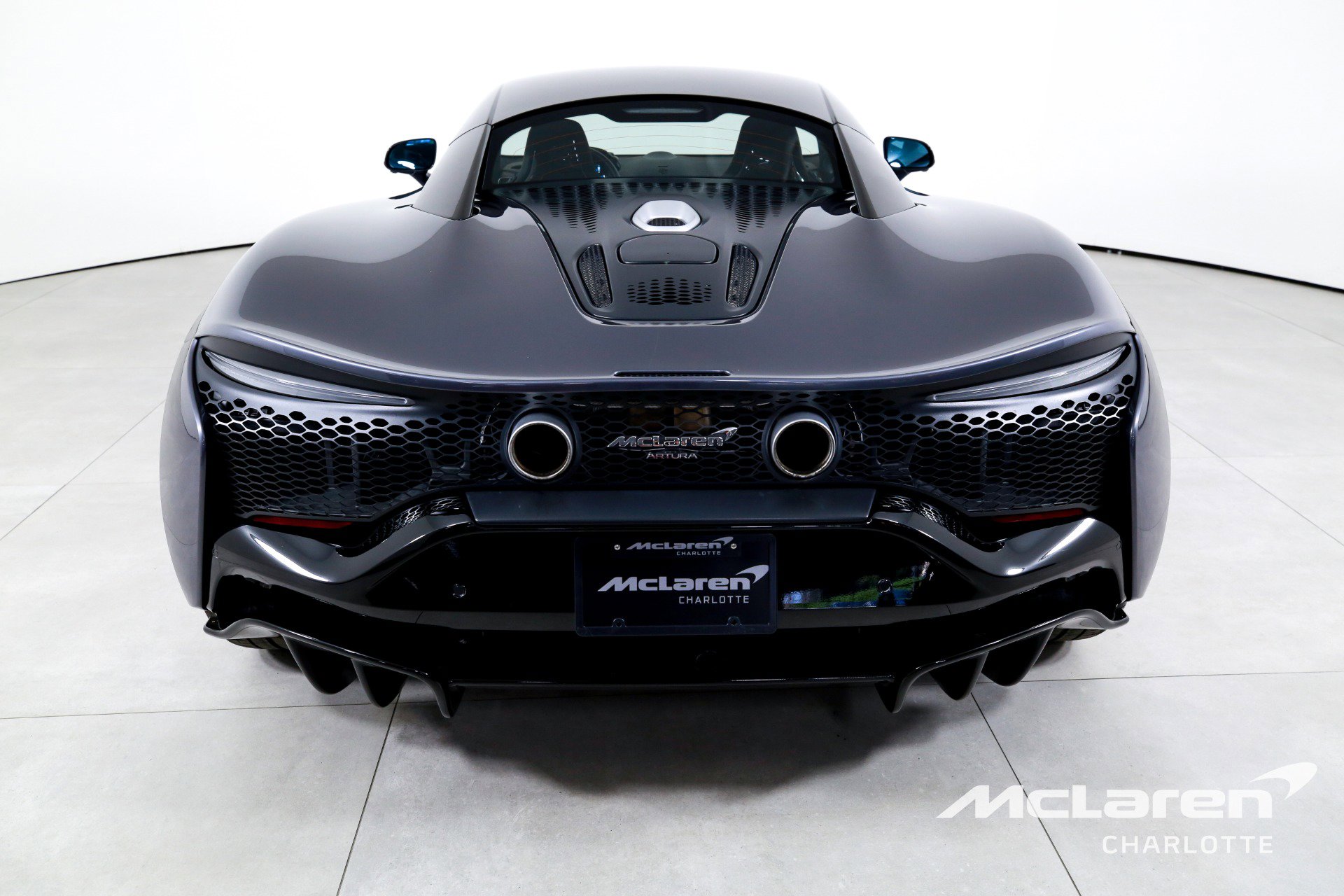 Used 2023 McLaren Artura image 8