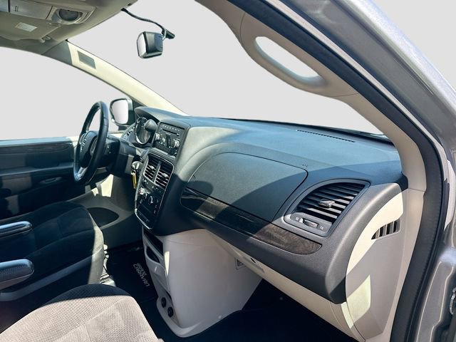 Used 2015 Dodge Grand Caravan American Value Package w/ UConnect Hands-Free Group image 28