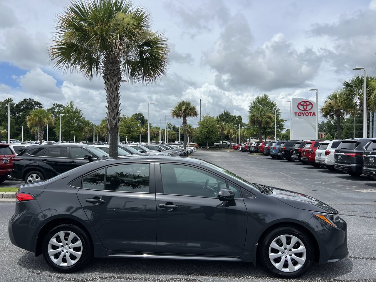 Used 2025 Toyota Corolla LE FWD image 11