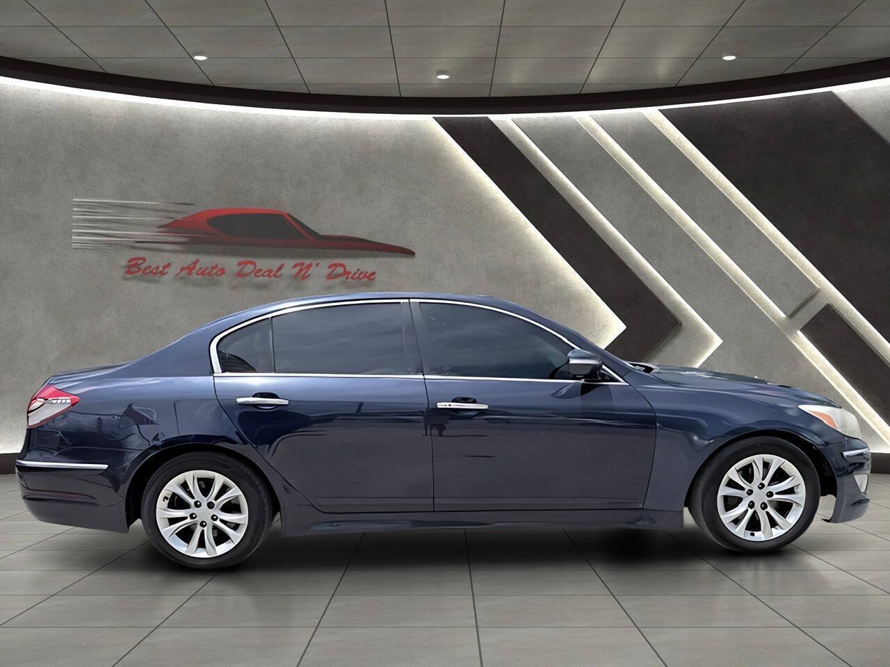 Used 2013 Hyundai Genesis 3.8 RWD image 10