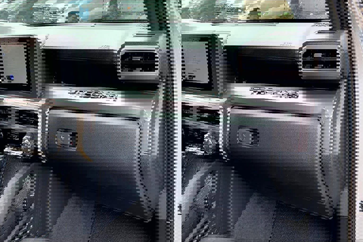 Used 2025 Toyota Tacoma SR5 image 18