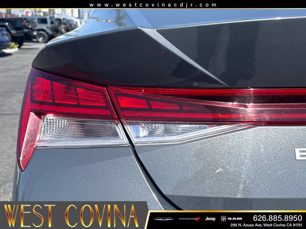 Used 2025 Hyundai Elantra SEL FWD image 28
