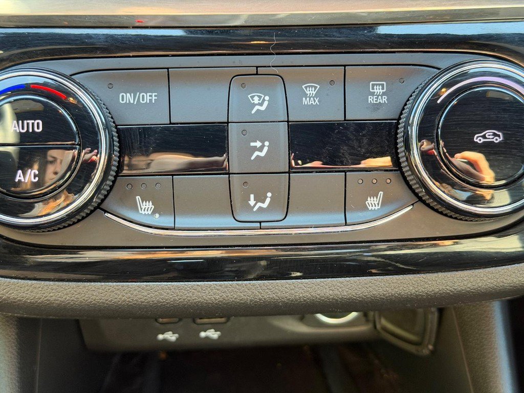 Used 2024 Buick Envista Sport Touring w/ Convenience I Package FWD image 22