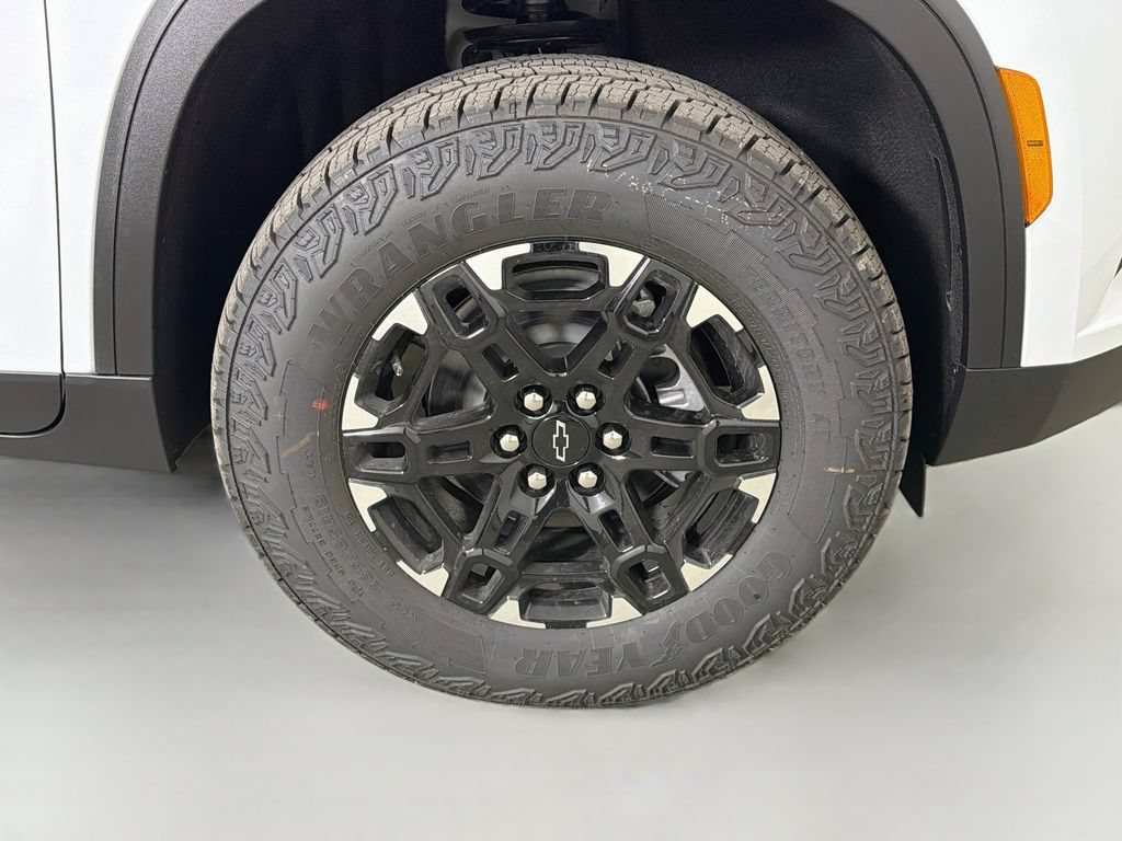 New 2027 Chevrolet Traverse Z71 w/ LPO, Floor Liner Package AWD/4WD image 28