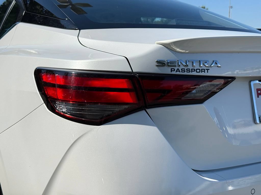 Used 2022 Nissan Sentra SR w/ SR Premium Package FWD image 11