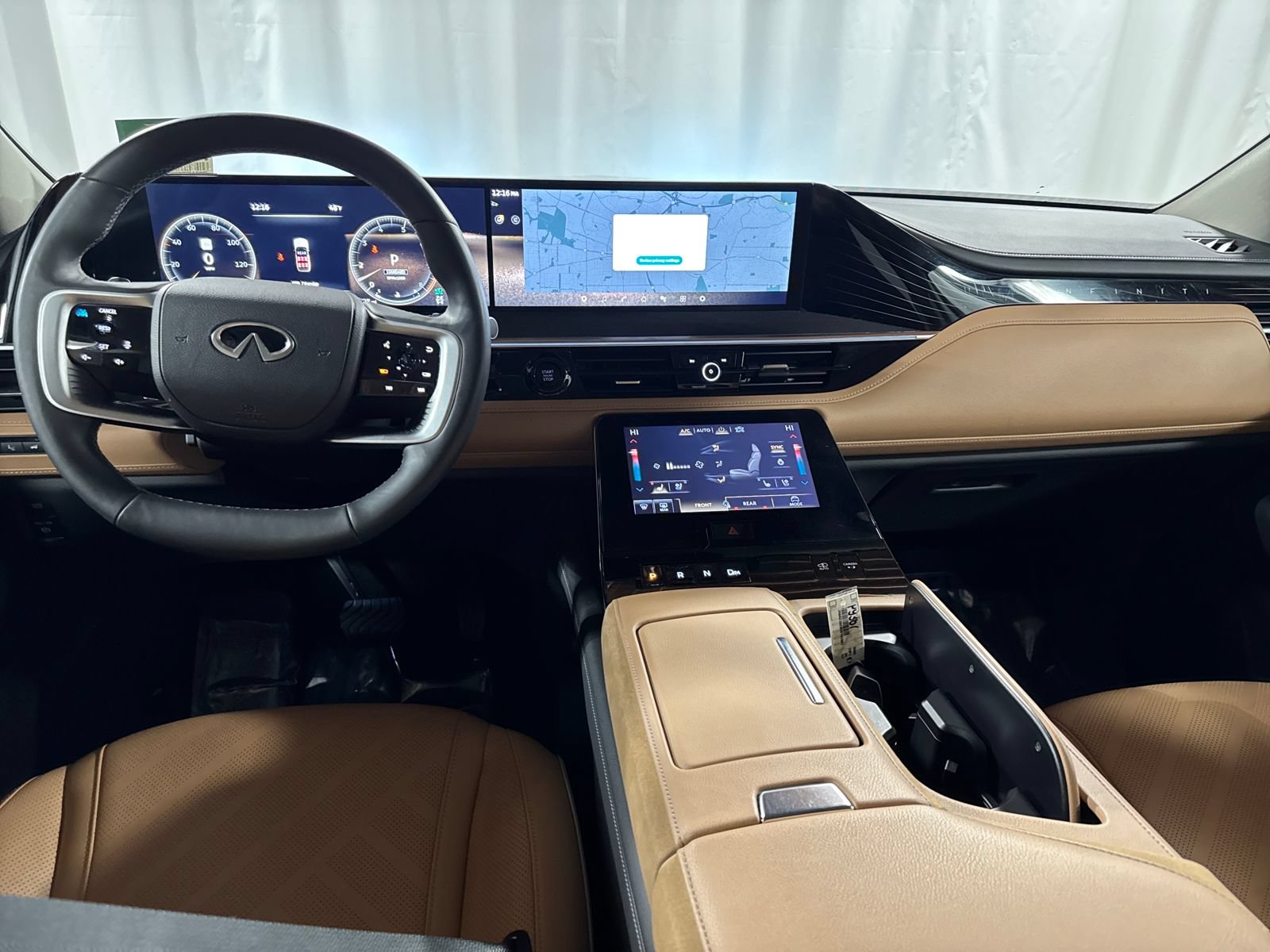 Certified 2025 INFINITI QX80 Luxe AWD/4WD image 4