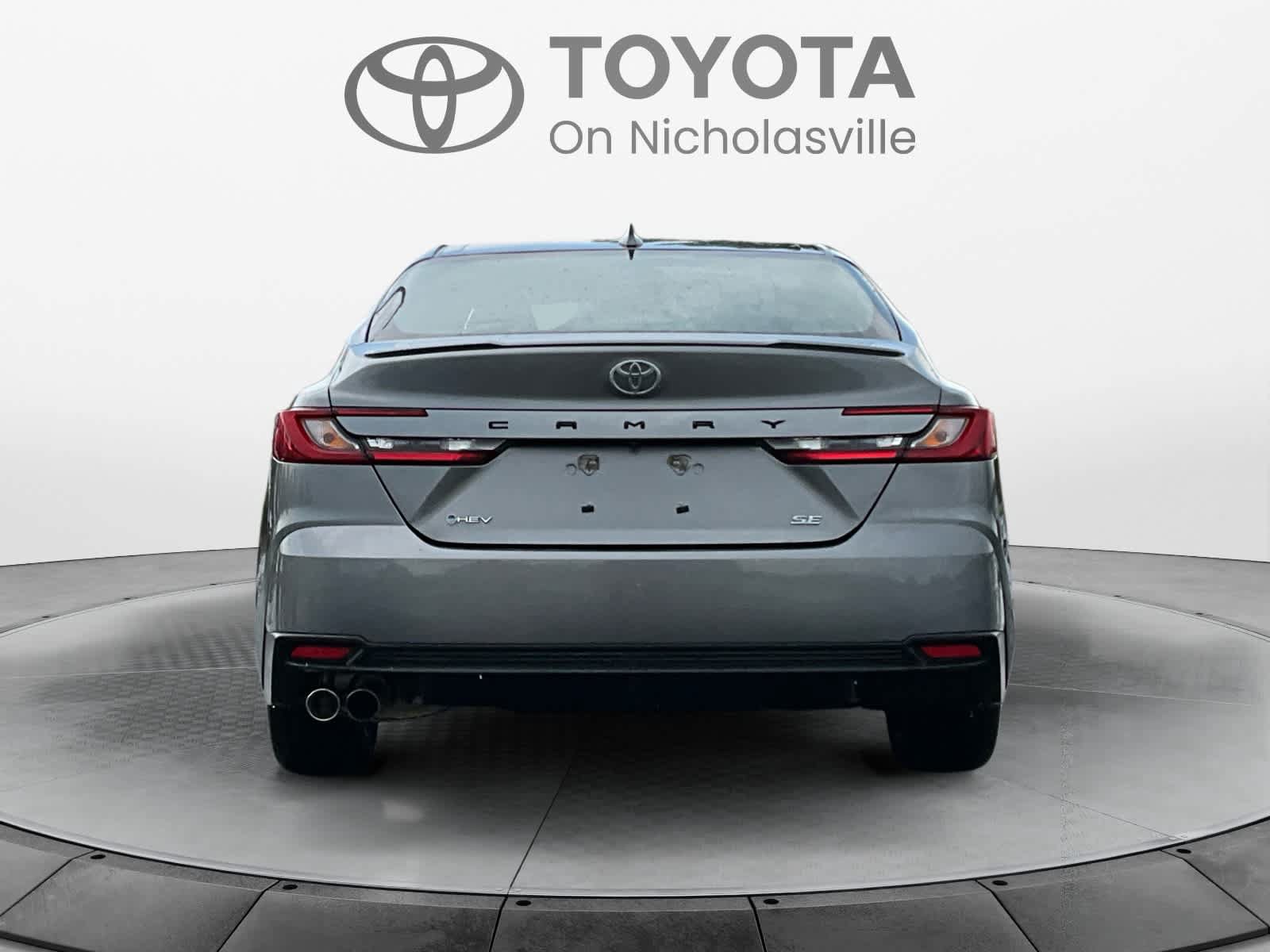 Used 2025 Toyota Camry SE FWD image 4