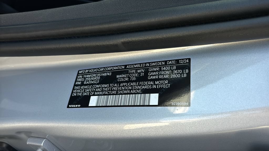 Certified 2025 Volvo XC60 B5 Plus AWD/4WD image 33
