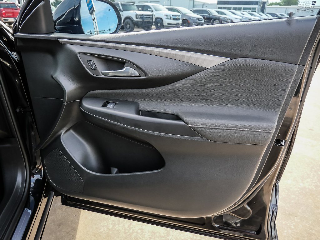Used 2026 Buick Envista Avenir FWD image 23