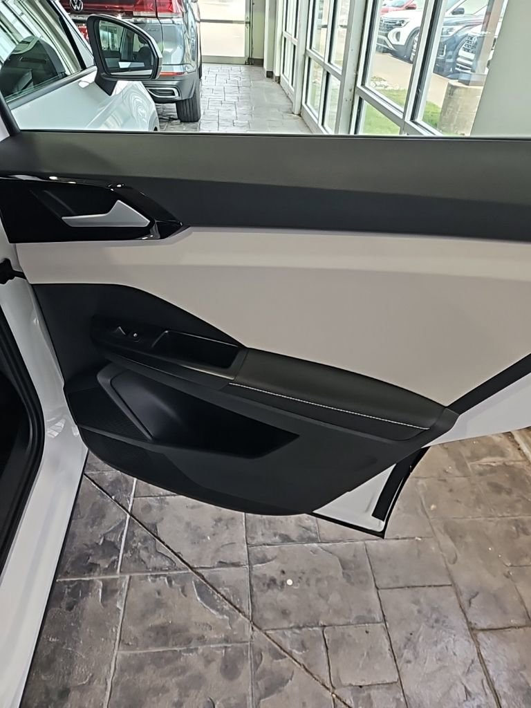 New 2026 Volkswagen Taos S image 15