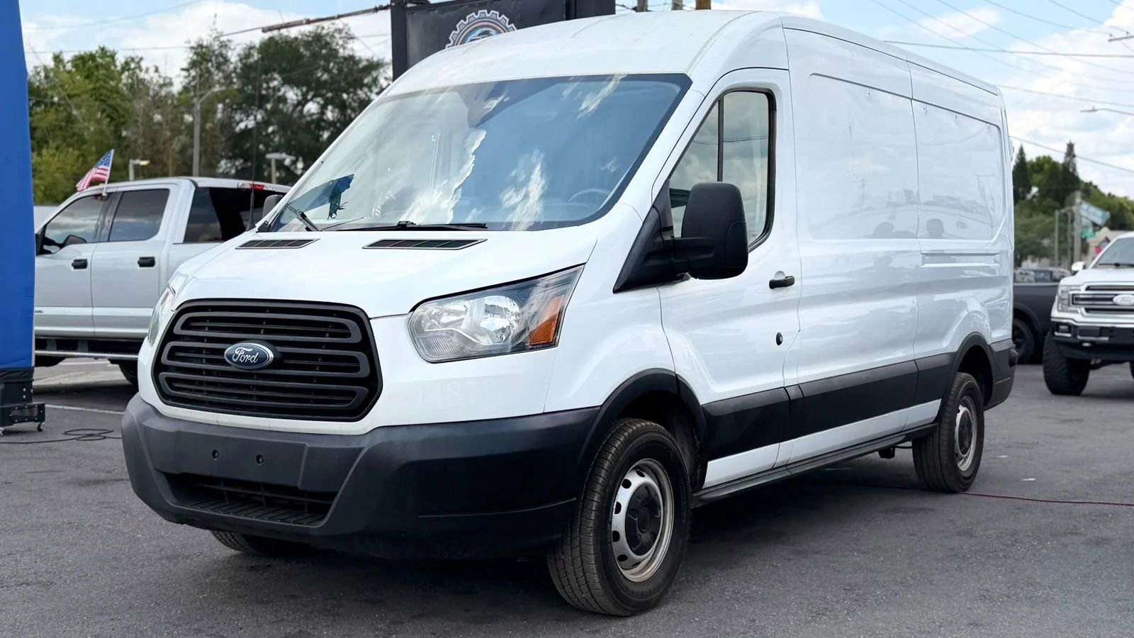 Used 2019 Ford Transit 250 148 Medium Roof RWD image 1