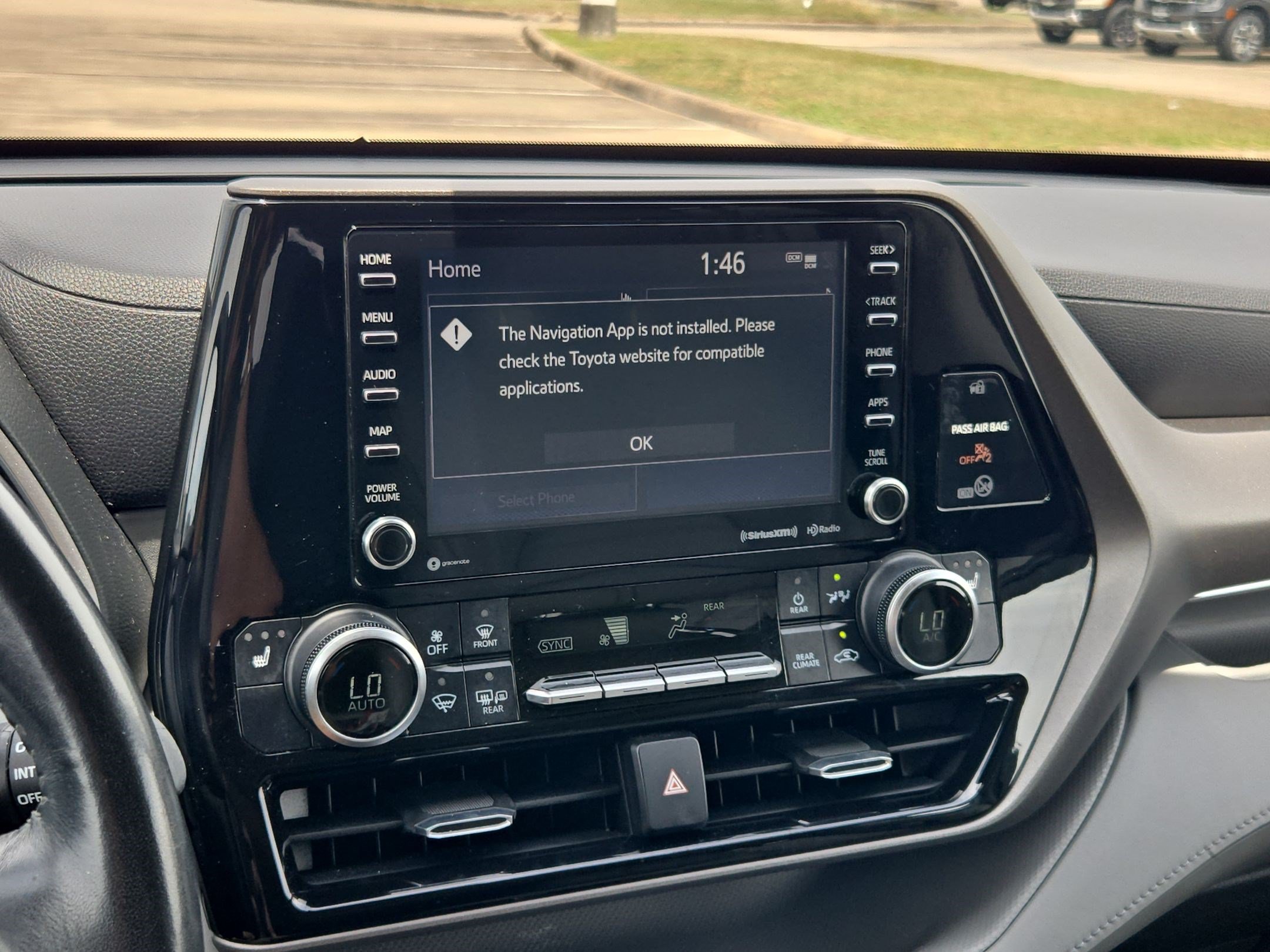 Used 2020 Toyota Highlander XLE FWD image 24