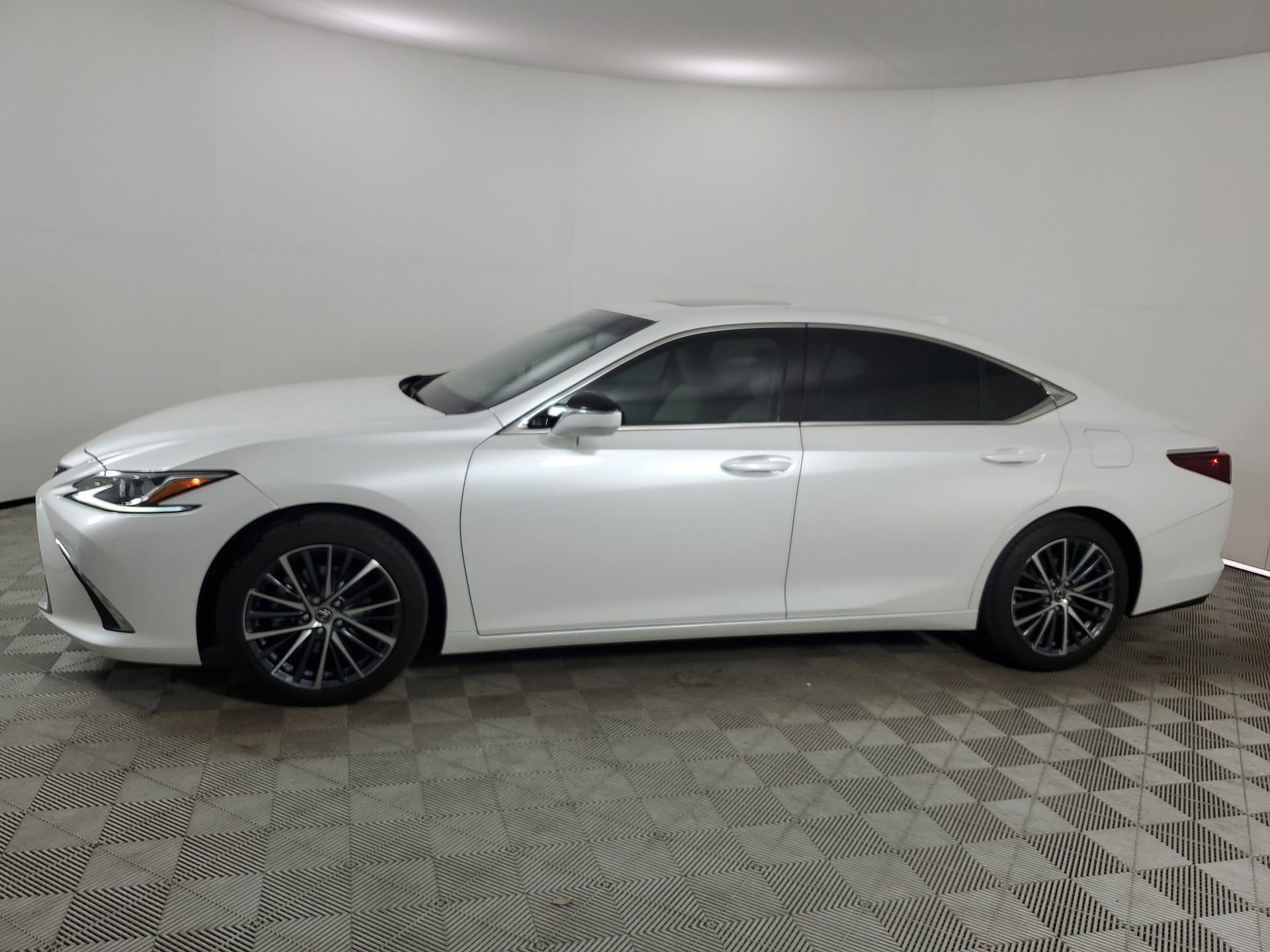 Used 2023 Lexus ES 350 w/ Premium Package image 6