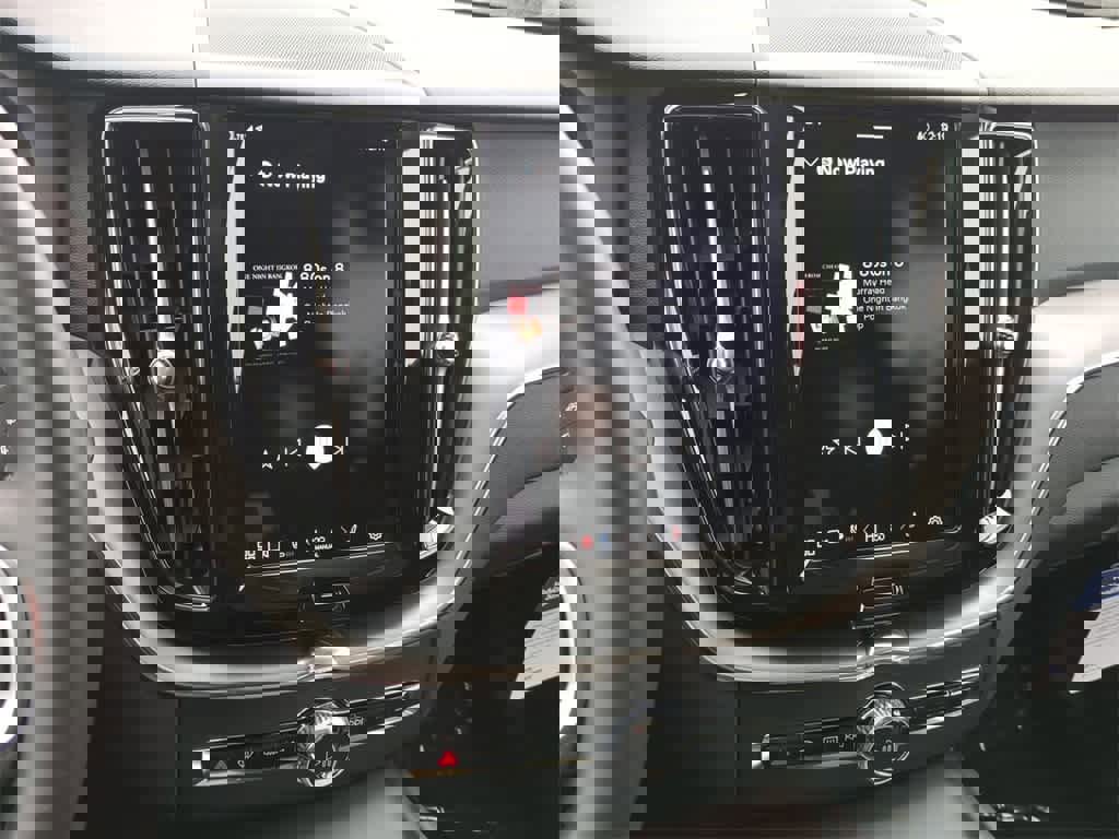 Certified 2025 Volvo XC60 T8 Core w/ Protection Package Premier image 26