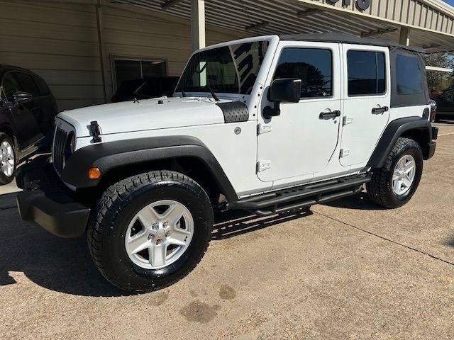Used 2016 Jeep Wrangler Unlimited Rubicon w/ Connectivity Group AWD/4WD image 9