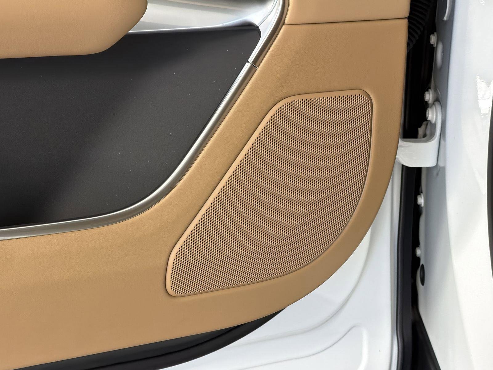 New 2025 Land Rover Range Rover SE image 22