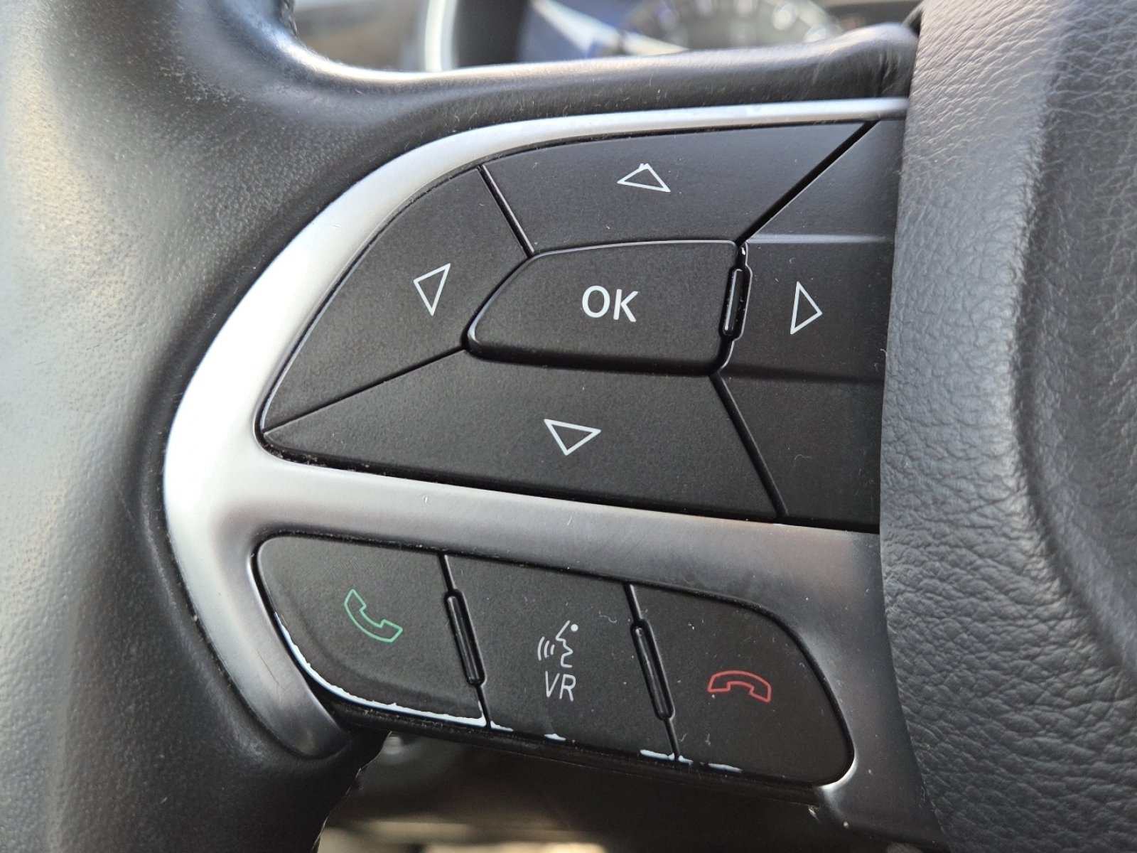 Used 2015 Chrysler 200 C image 28