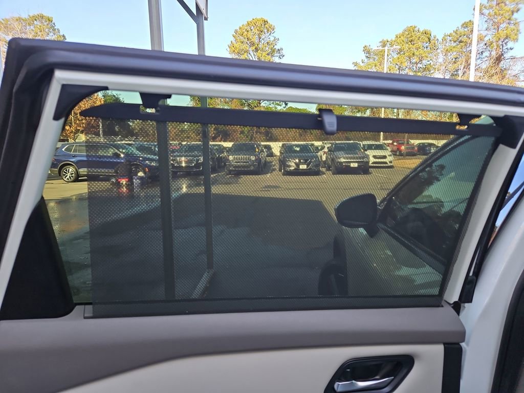 Used 2023 Nissan Rogue SL w/ SL Premium Package image 34