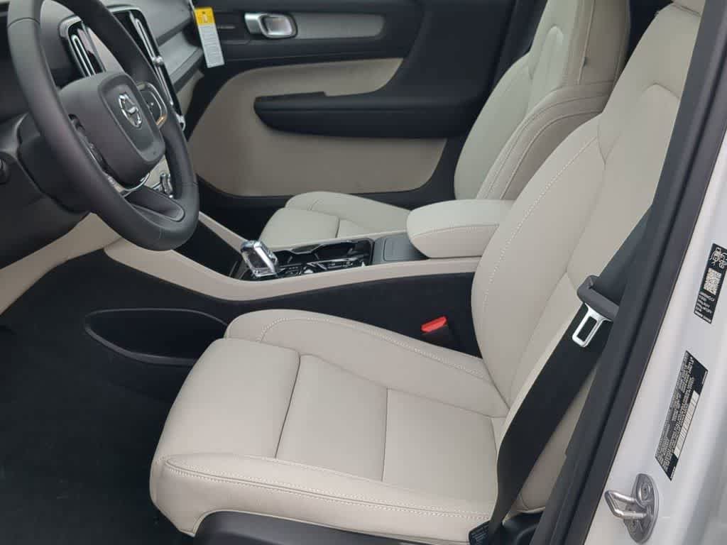 New 2026 Volvo XC40 B5 Plus w/ Climate Package AWD/4WD image 15