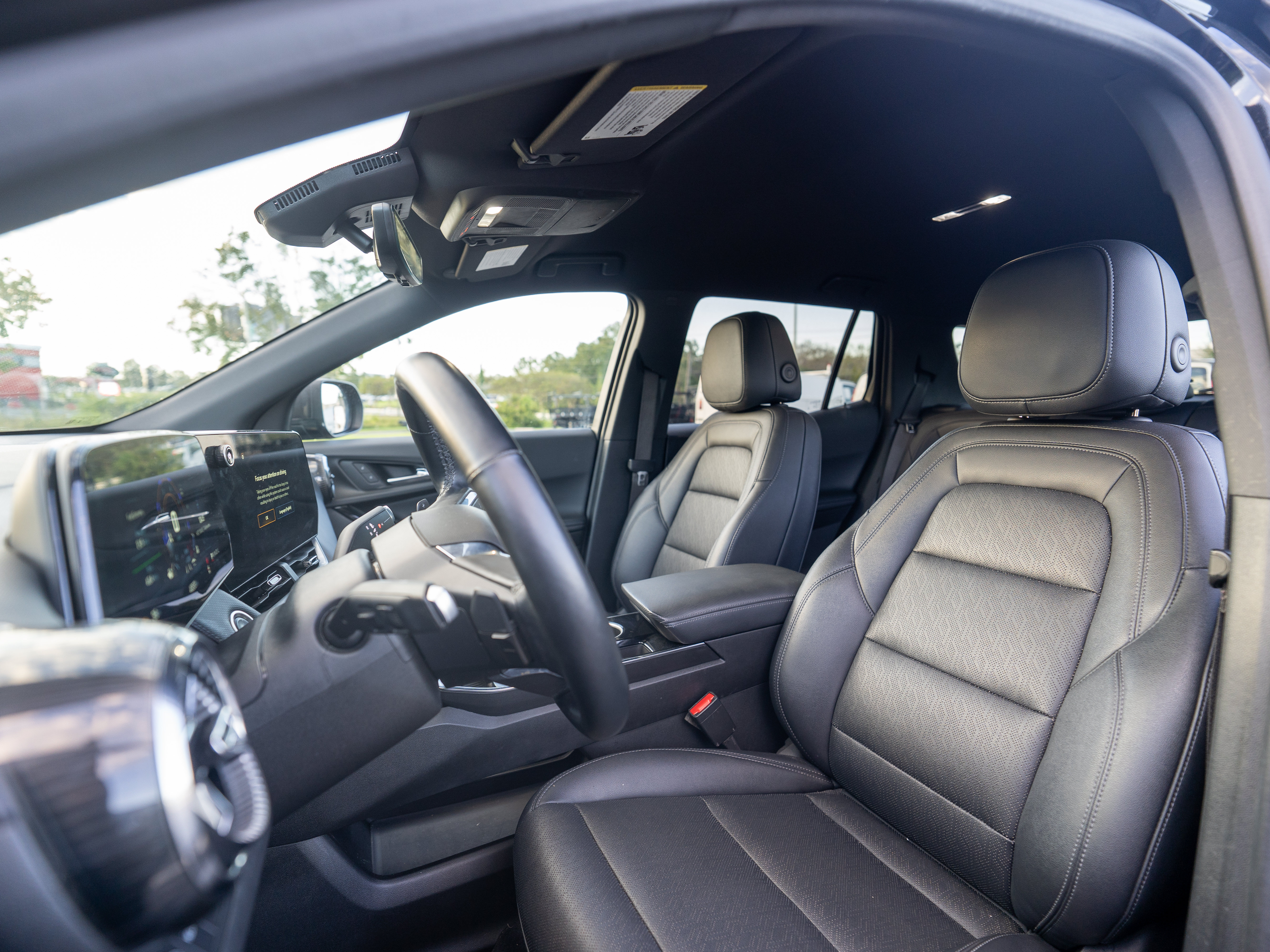 Used 2025 Chevrolet Equinox LT w/ Convenience Package II FWD image 8