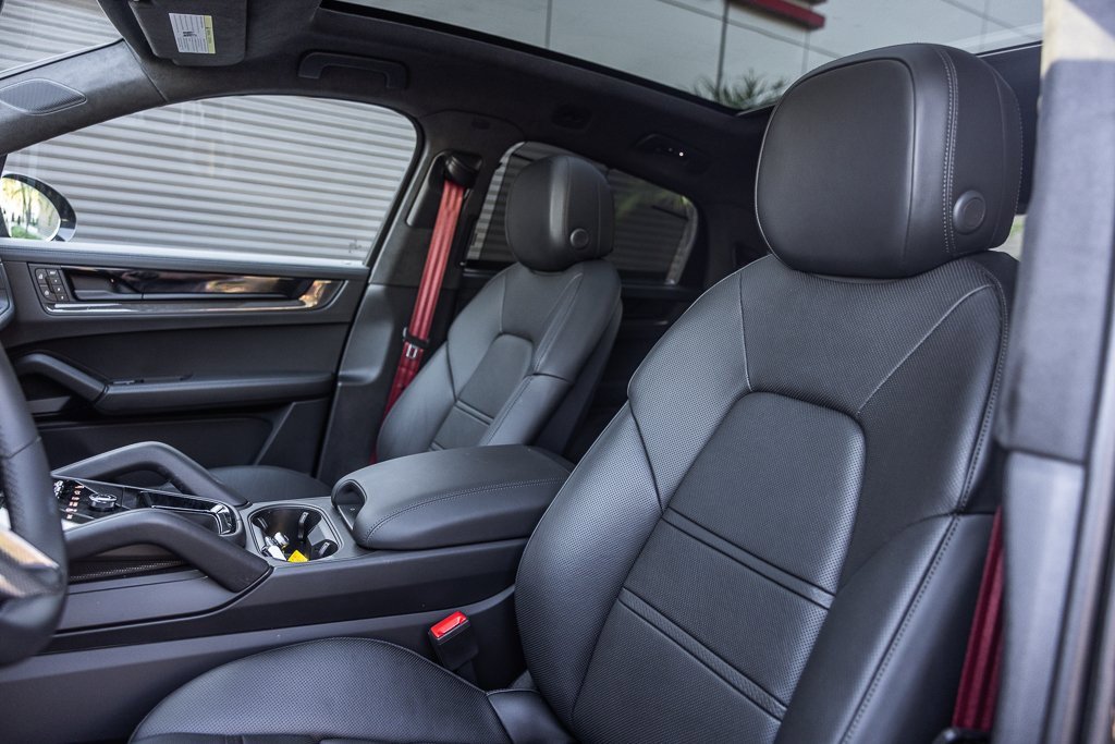 Certified 2025 Porsche Cayenne GTS image 5