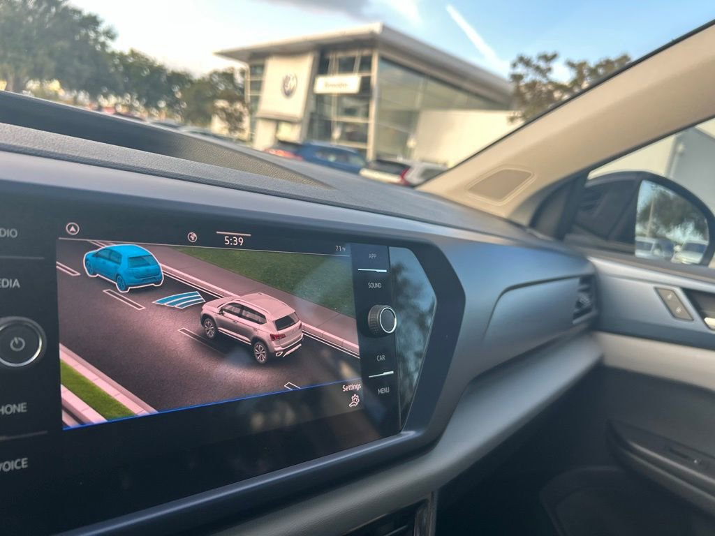 Used 2023 Volkswagen Taos SE w/ Panoramic Sunroof Package image 14