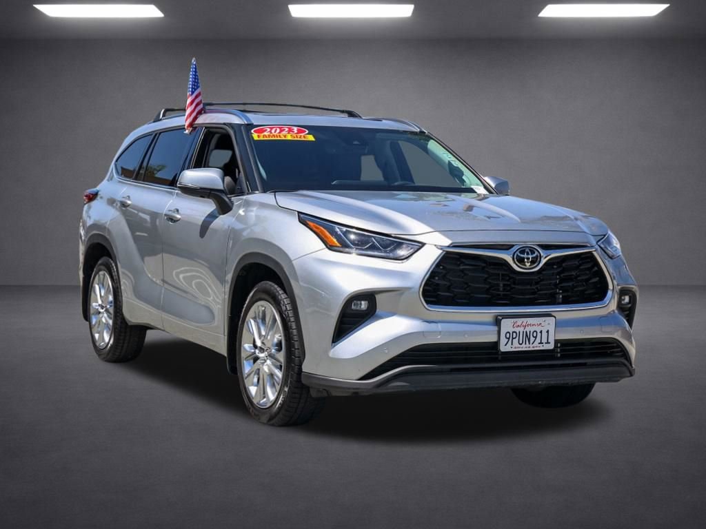 Used 2023 Toyota Highlander Limited FWD image 2