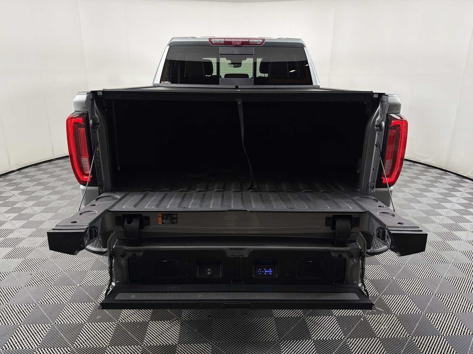 Used 2023 GMC Sierra 1500 Denali Ultimate AWD/4WD image 17
