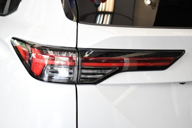 New 2026 Mitsubishi Outlander SE FWD image 15