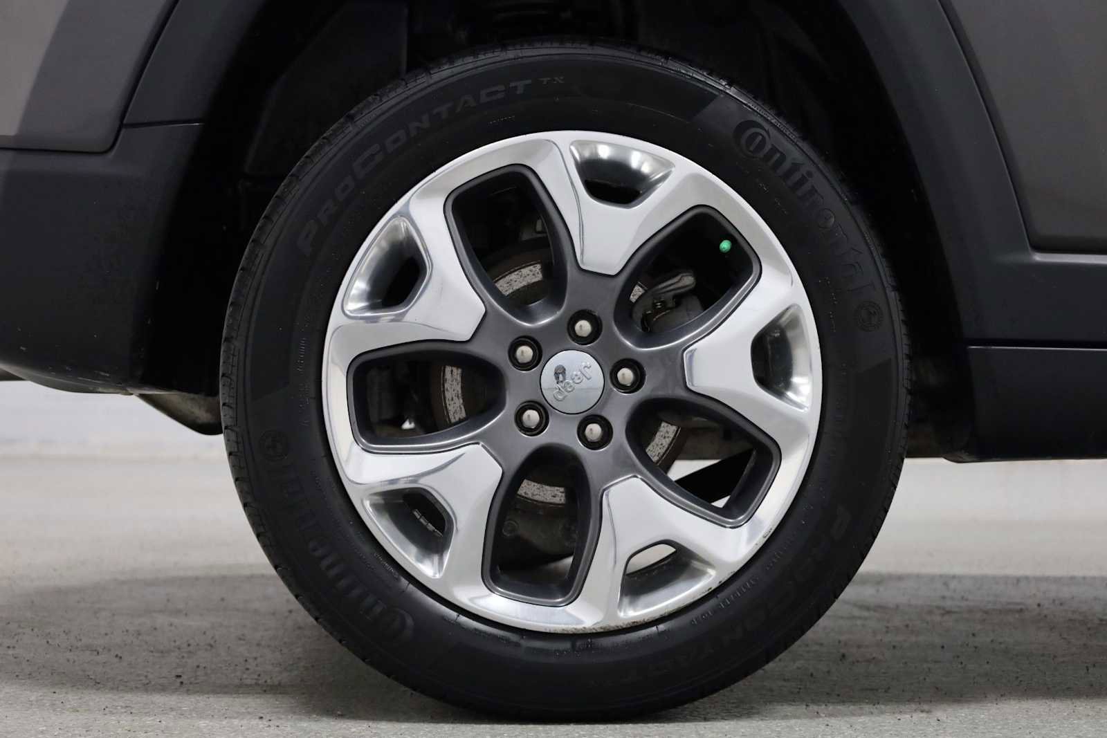 Used 2019 Jeep Compass Limited w/ Safety & Security Group AWD/4WD image 36