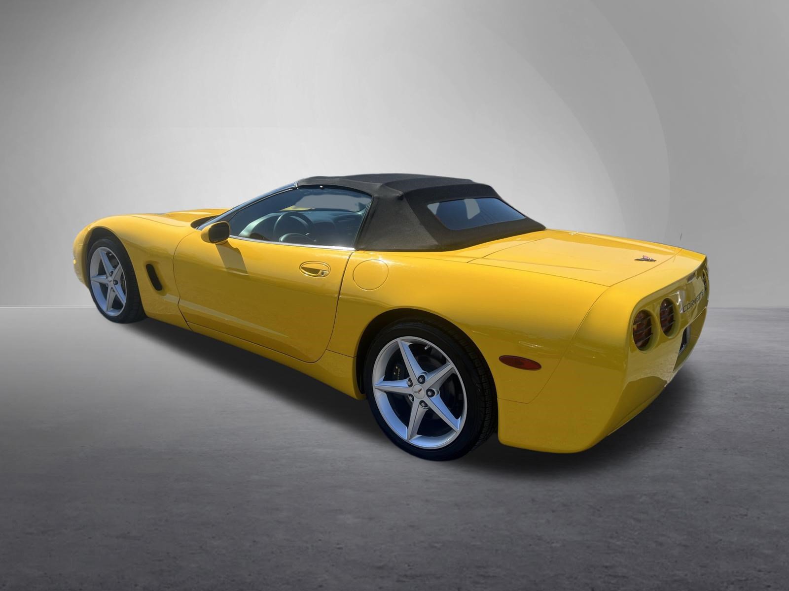 Used 2004 Chevrolet Corvette Convertible w/ Preferred Equipment Group RWD image 6