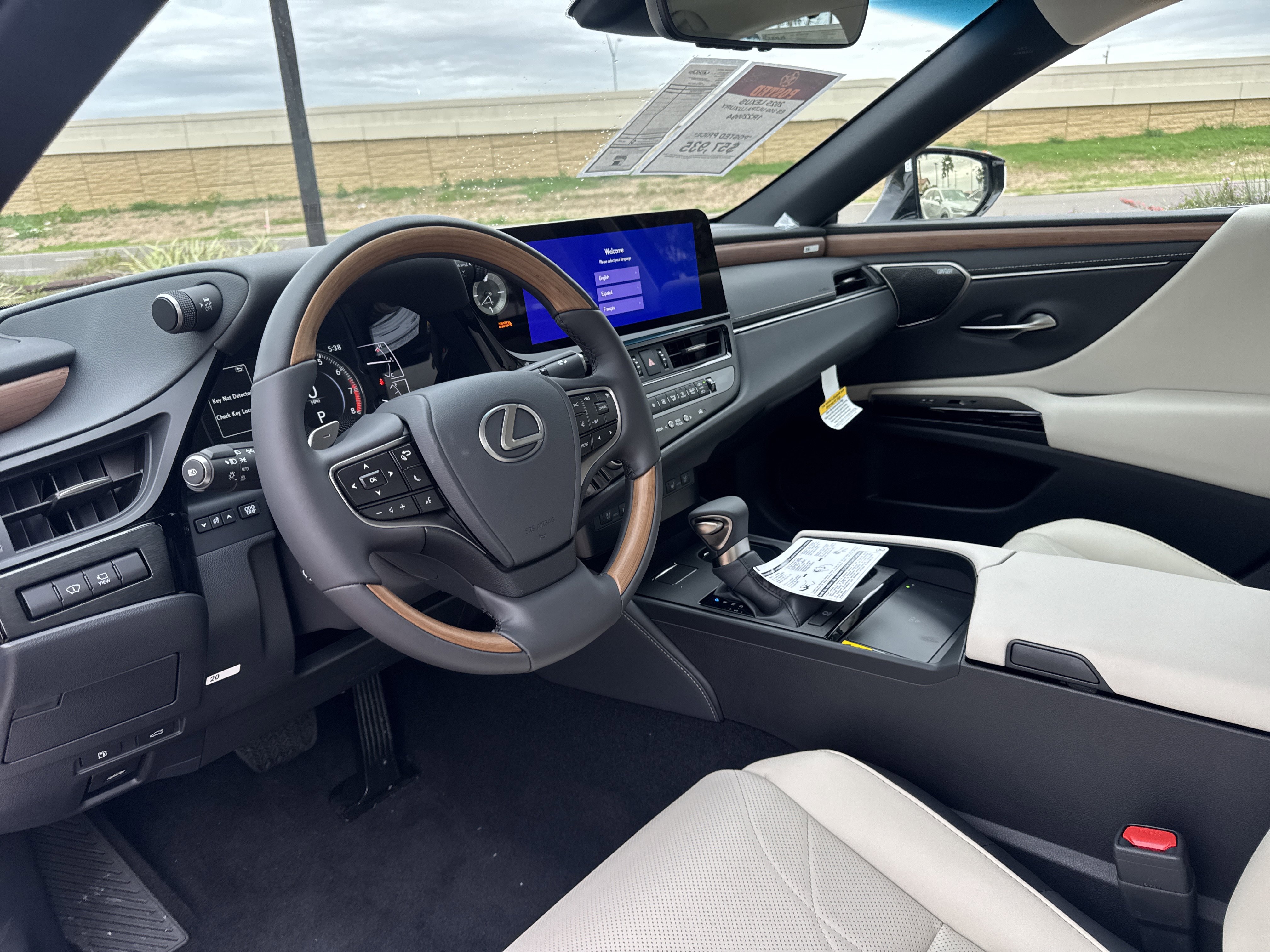 New 2025 Lexus ES 350 Ultra Luxury image 16