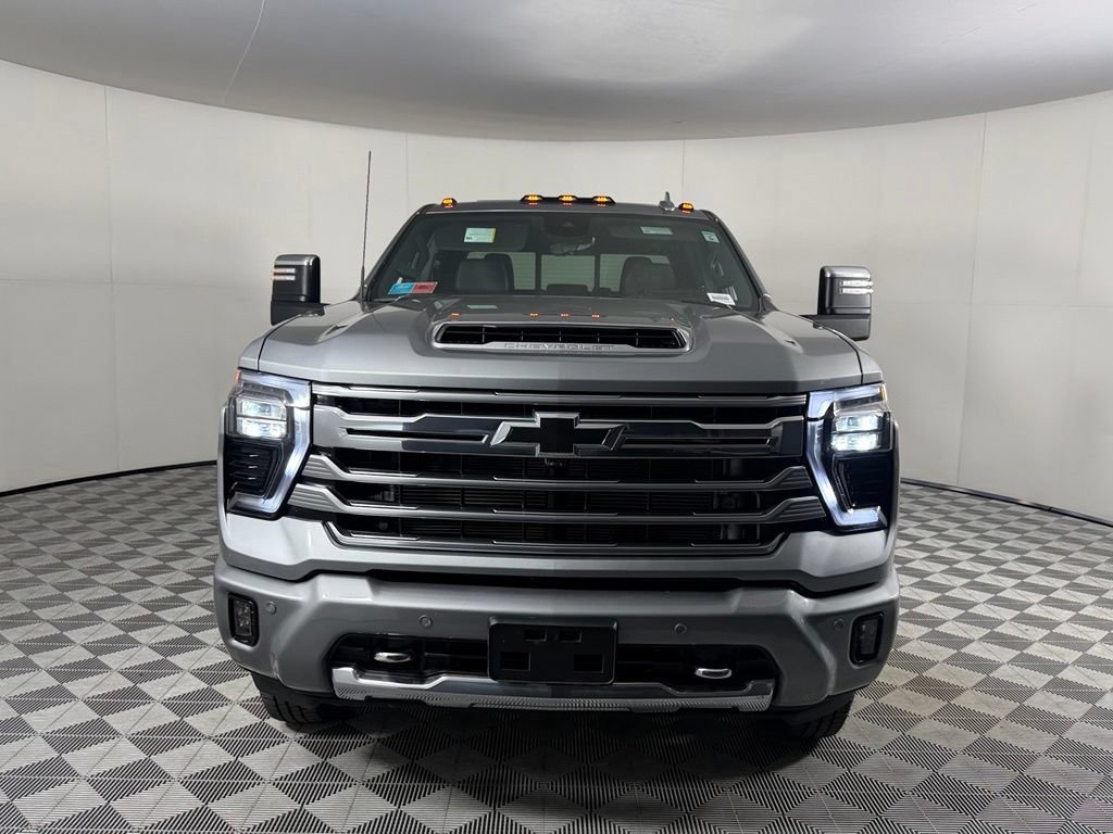 Used 2024 Chevrolet Silverado 3500 High Country w/ Technology Package AWD/4WD image 4