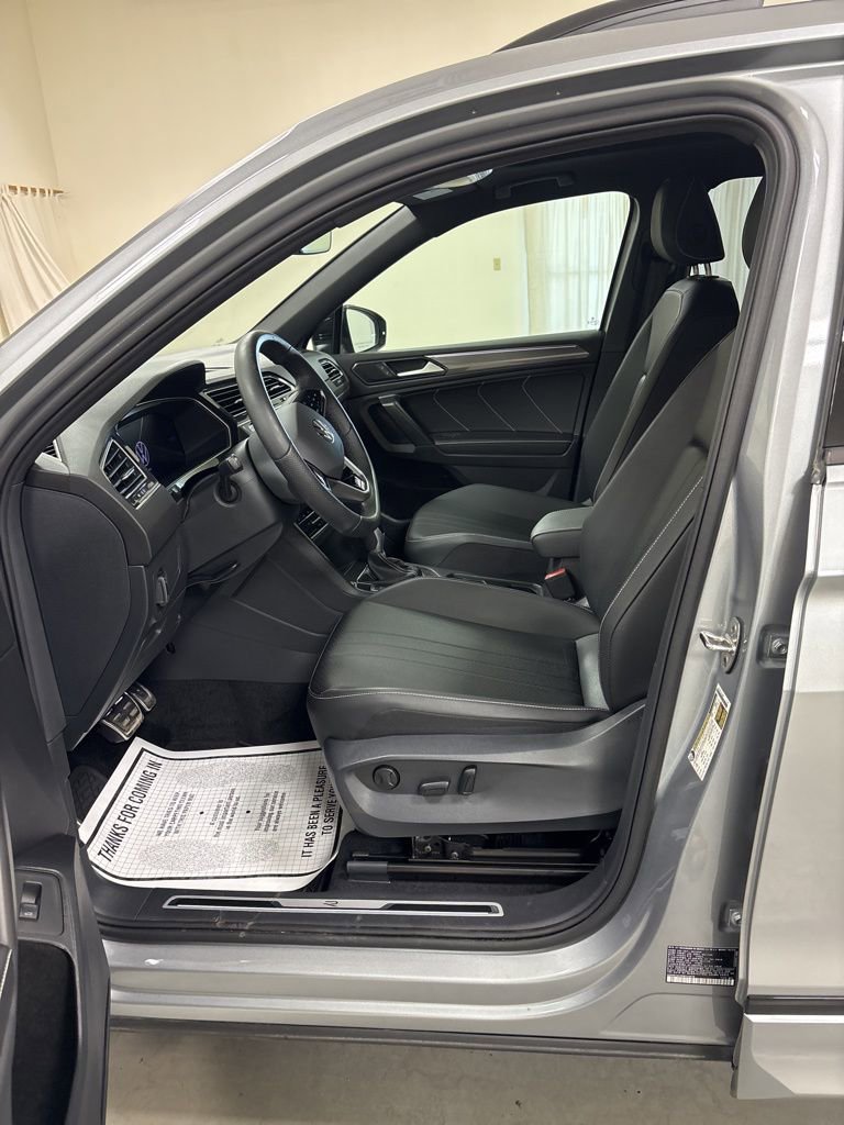 Used 2024 Volkswagen Tiguan SE R-Line AWD/4WD image 9