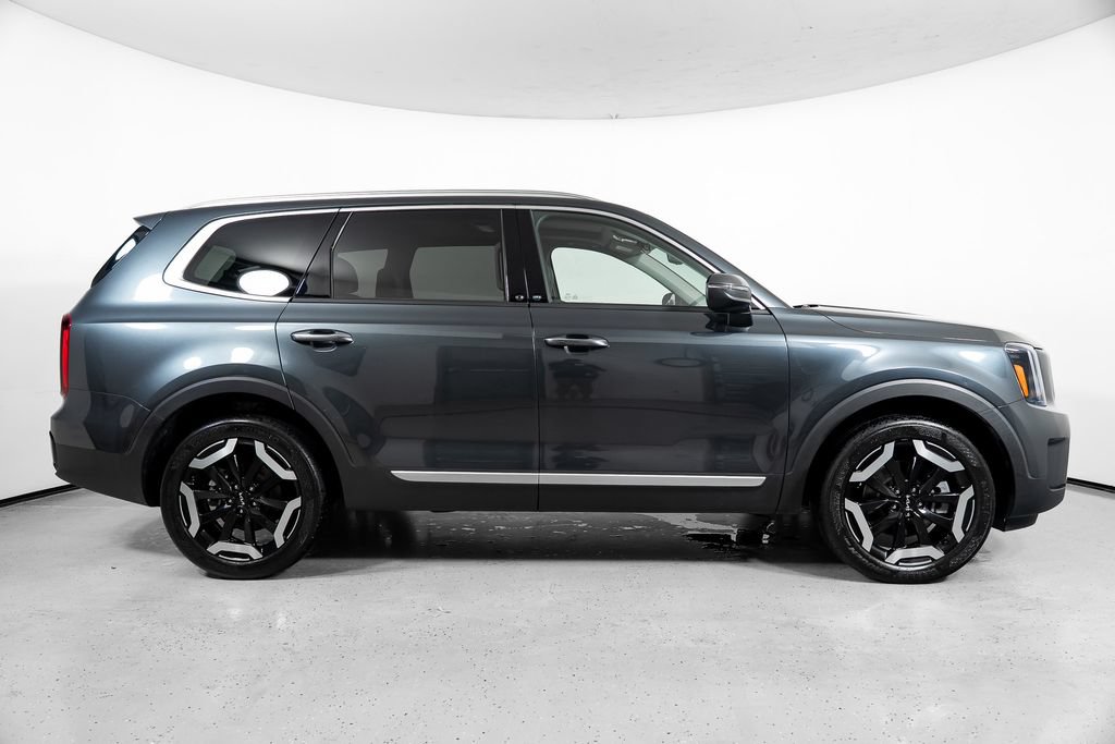 Used 2024 Kia Telluride S w/ S Sunroof Package FWD image 3
