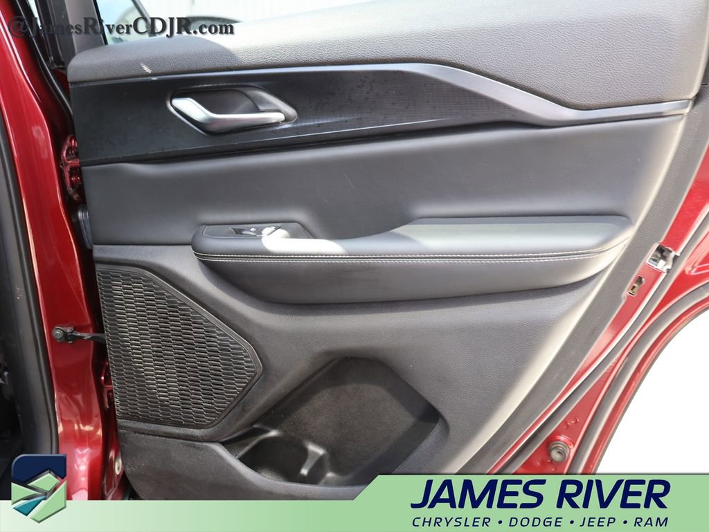 Used 2024 Jeep Grand Cherokee Altitude image 11