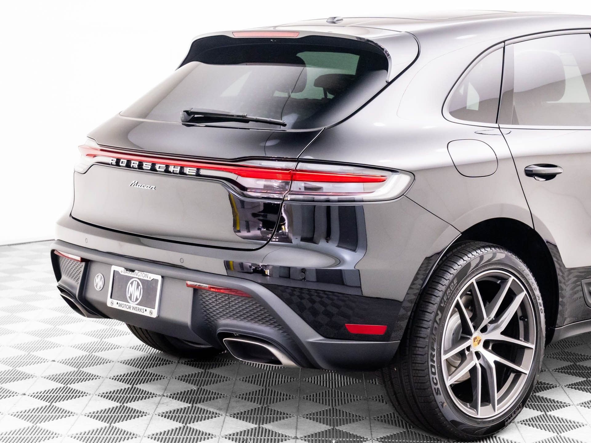 Certified 2026 Porsche Macan AWD/4WD image 33