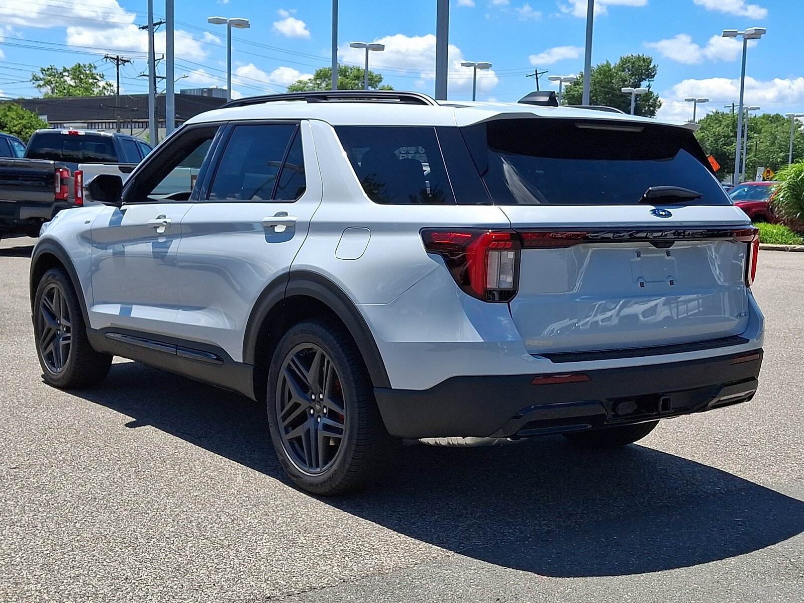 New 2026 Ford Explorer ST-Line w/ ST-Line Street Pack AWD/4WD image 4