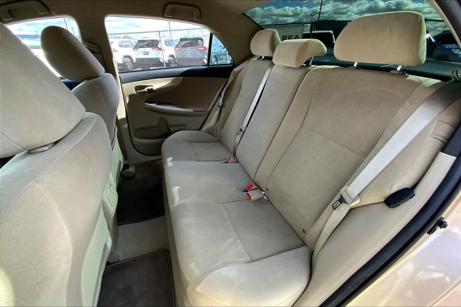 Used 2013 Toyota Corolla LE FWD image 20