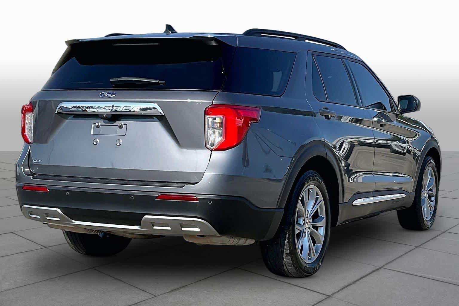 Used 2023 Ford Explorer XLT w/ Equipment Group 202A RWD image 13
