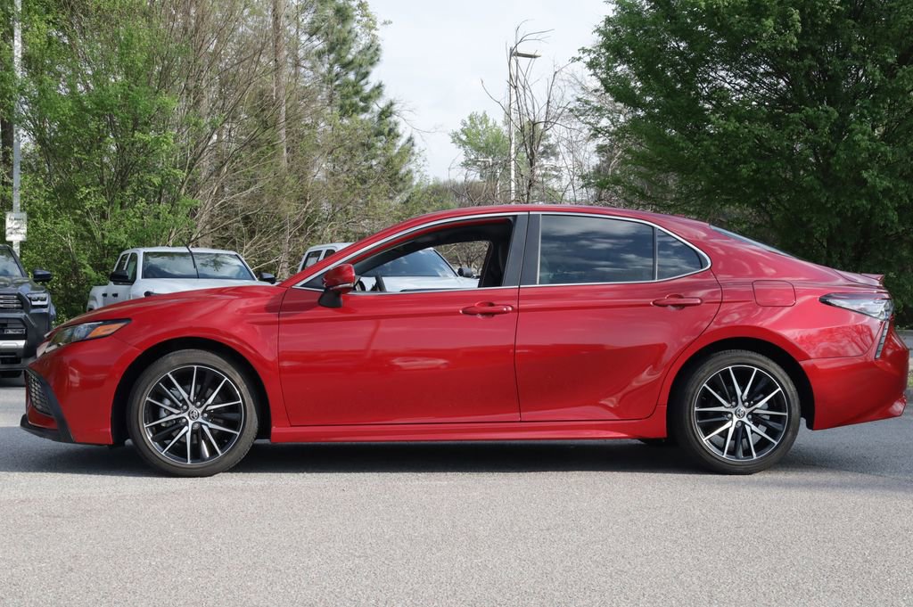 Used 2024 Toyota Camry SE w/ Convenience Package image 3