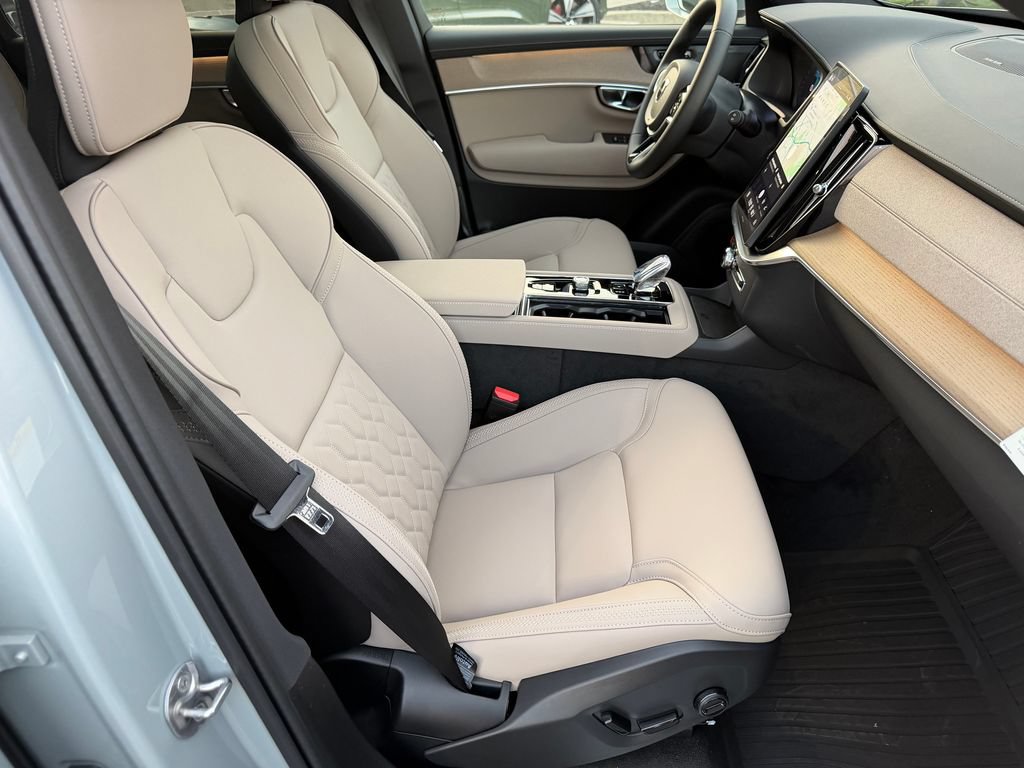 New 2026 Volvo XC90 T8 Plus w/ Protection Package Premier AWD/4WD image 9
