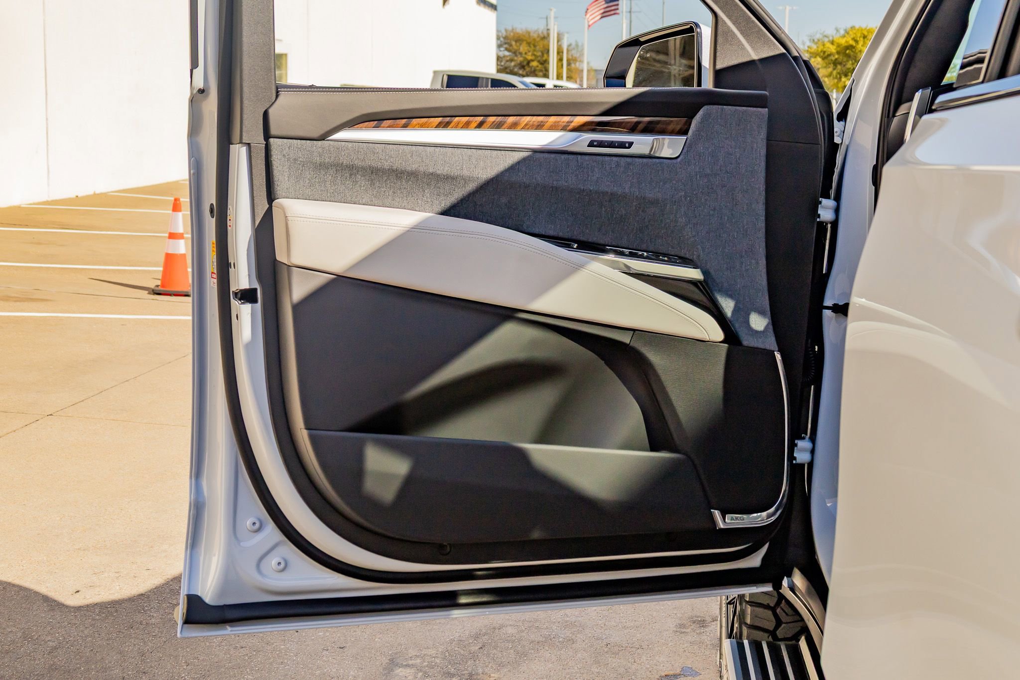 Used 2026 Cadillac Escalade Platinum Sport w/ LPO, ONYX Package image 37