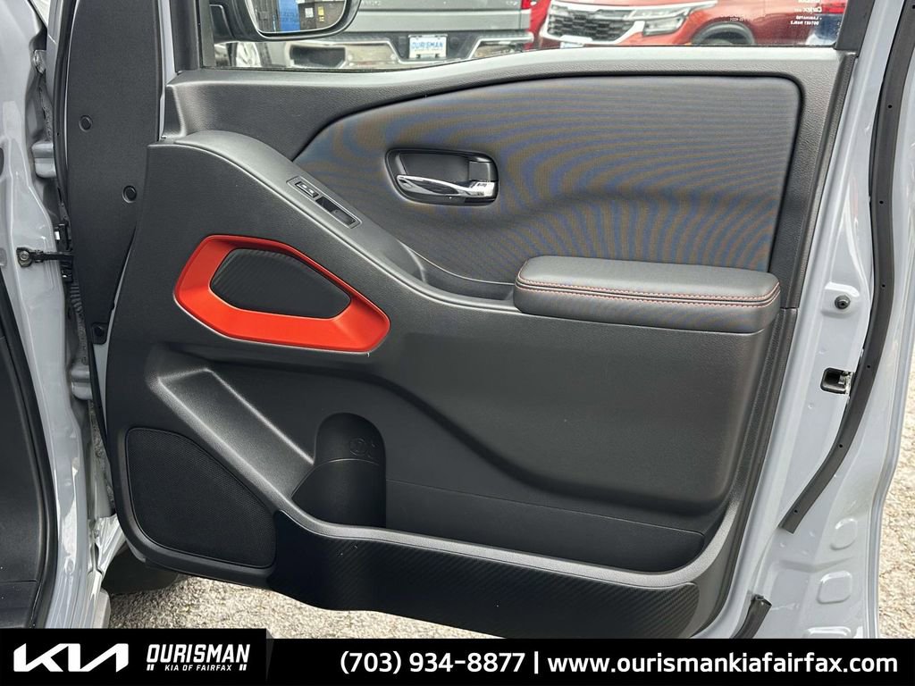 Used 2023 Nissan Frontier PRO-4X w/ Technology Package image 18